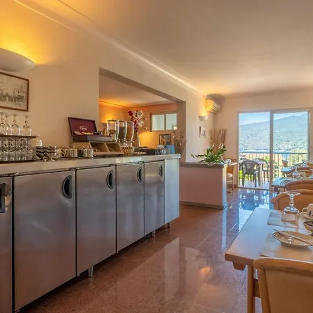 Hibiscus Bed and Breakfast 2*