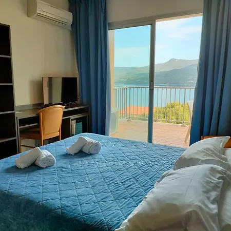 Hibiscus 2* Propriano (Corsica)