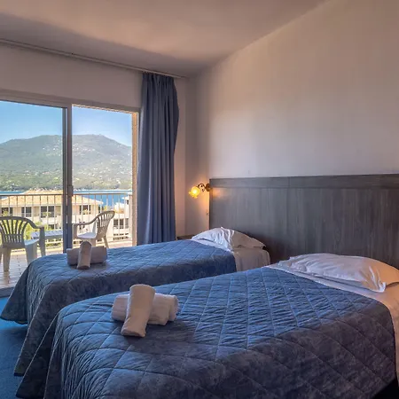 Hibiscus Bed and Breakfast 2*