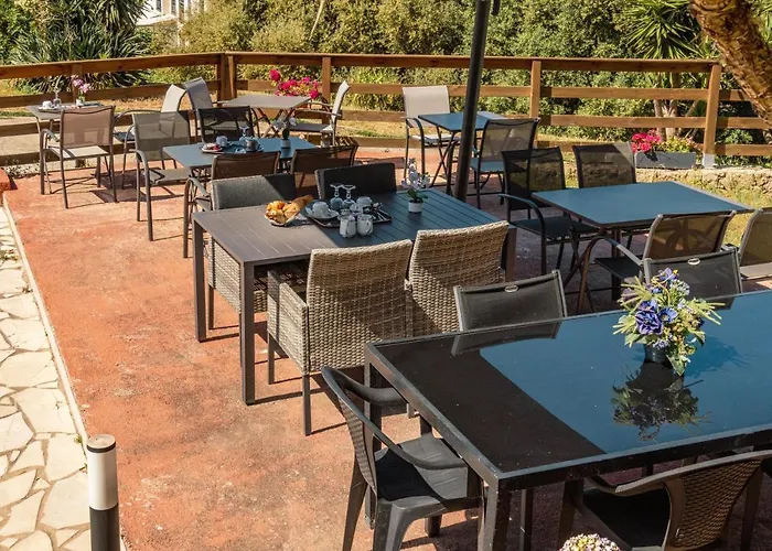 Alojamento de Acomodação e Pequeno-almoço Hibiscus 2*