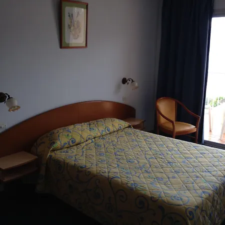 Hibiscus Hotel 2*