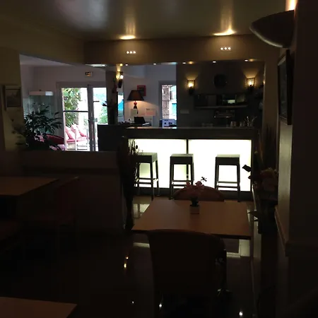 Hibiscus Hotel 2*