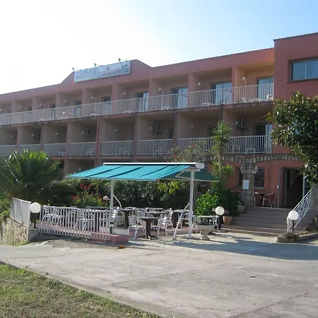 Hibiscus Hotel 2*