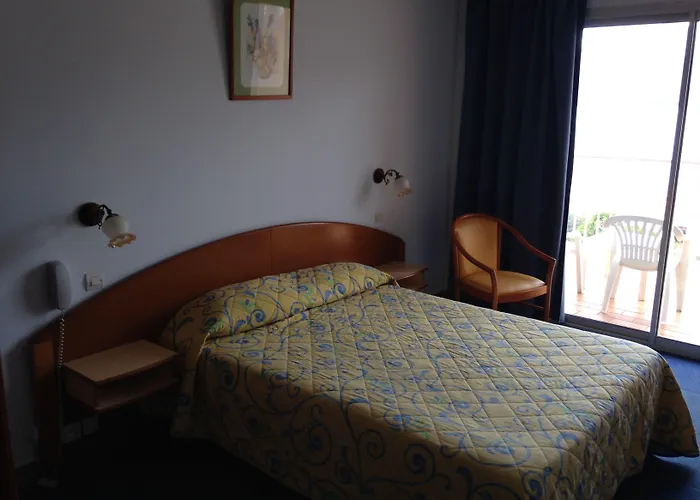 Hibiscus Bed & Breakfast 2*