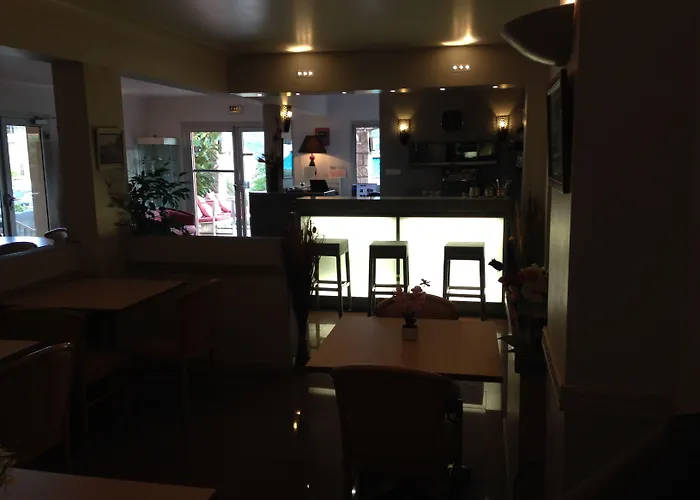 Hibiscus Bed & Breakfast 2*