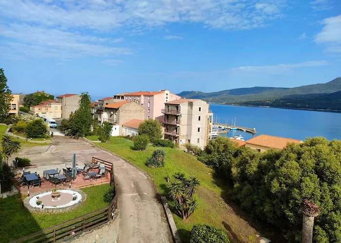 Couette-café Hibiscus 2*